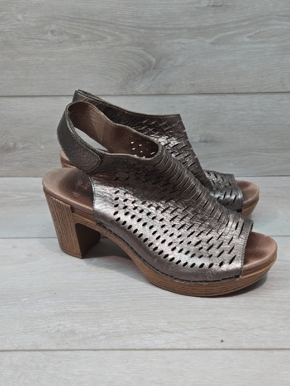 Dansko Women's Metallic Cutout Slingback Heeled Sandals Platform Sz 40/9.5-10